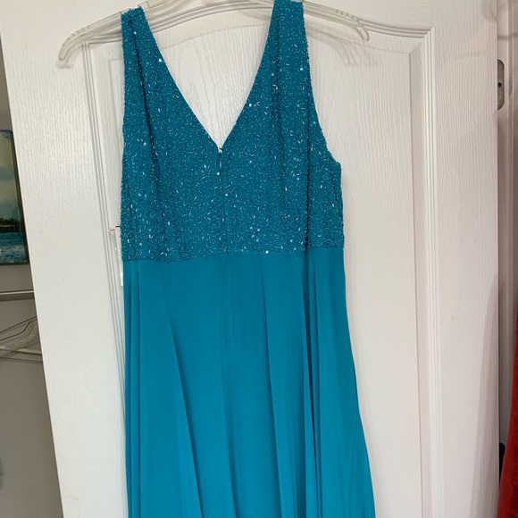Dress - Picture 4 of 5